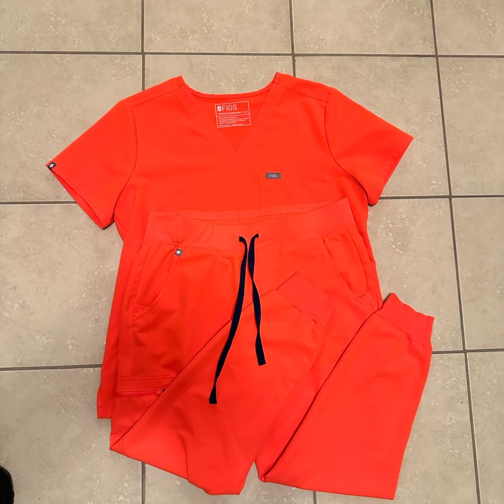 Figs Fiery Coral Scrub Top